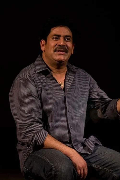 Saroj Khanal interpretando a Dad