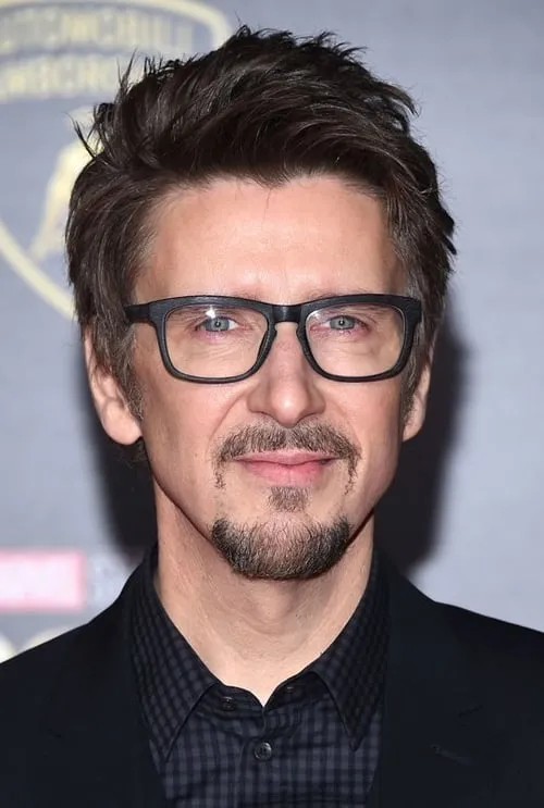 Scott Derrickson interpretando a Himself