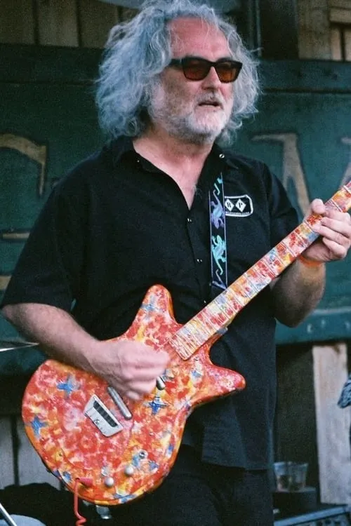 Scott McCaughey interpretando a 