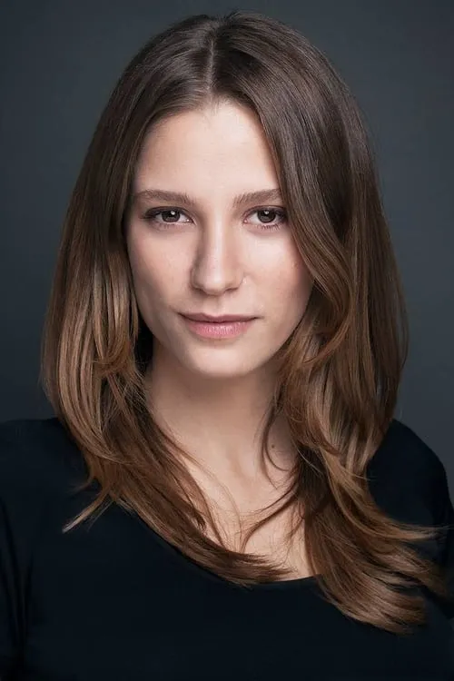 Serenay Sarıkaya interpretando a Melisa