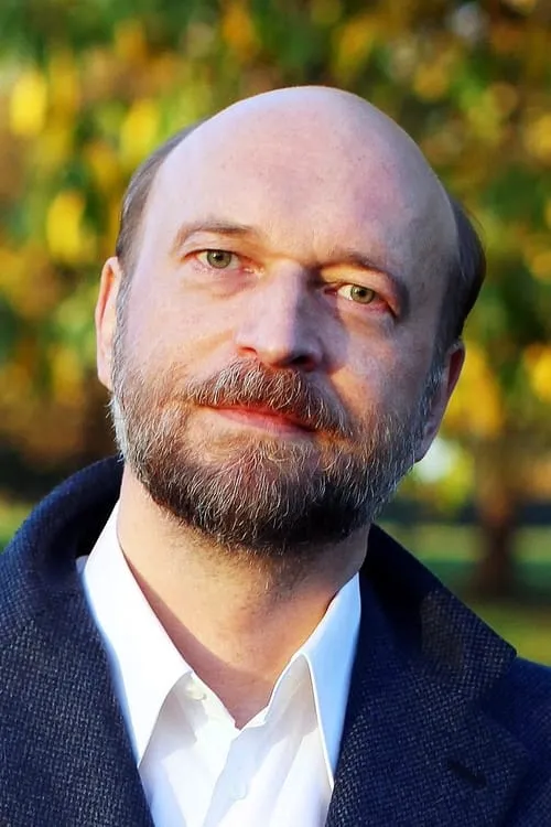 Sergei Pugachev interpretando a Self