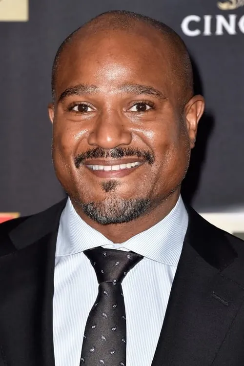 Seth Gilliam interpretando a Self