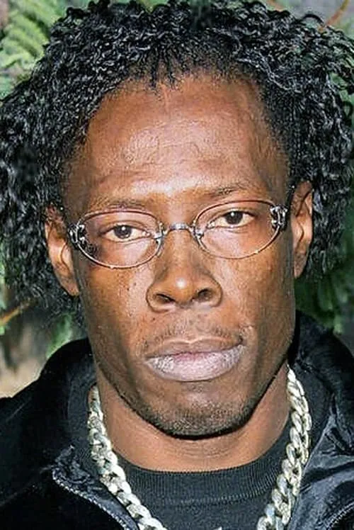 Shabba Ranks interpretando a Self (archive footage)