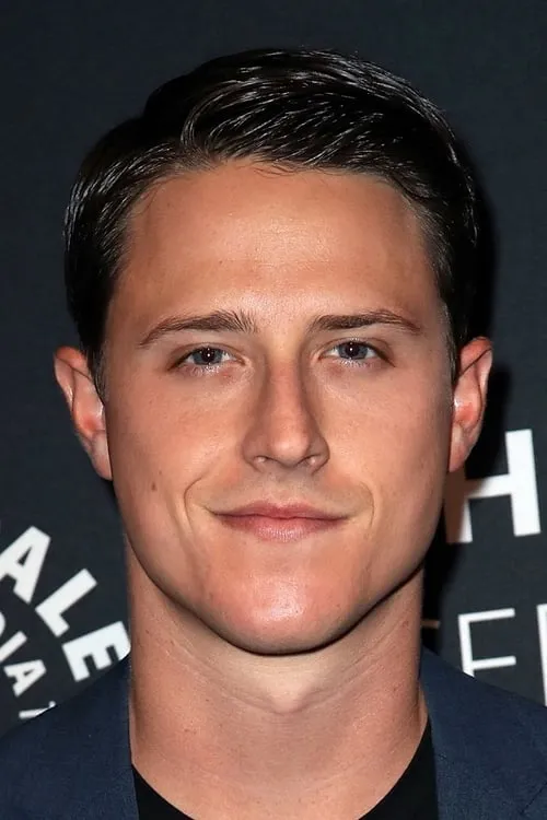 Shane Harper interpretando a Stephen