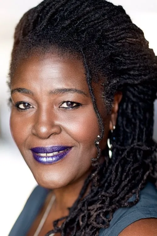 Sharon D. Clarke interpretando a 