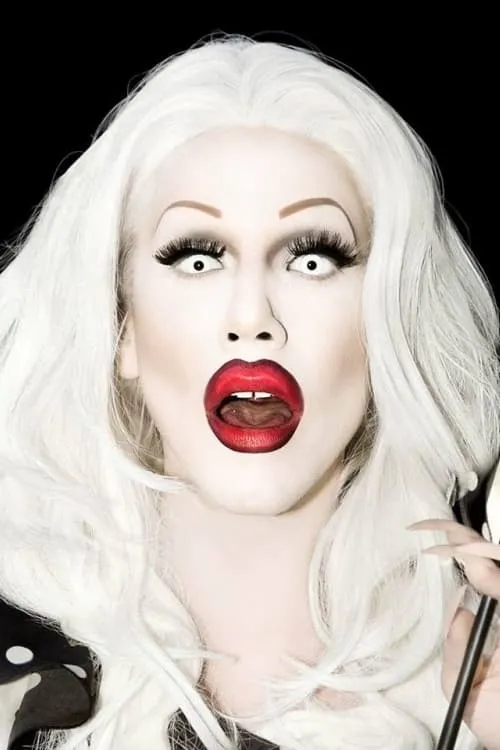 Sharon Needles interpretando a Self / Various Characters