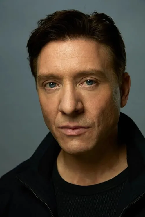 Shawn Doyle interpretando a Pete