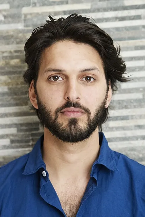 Foto de perfil del actor Shazad Latif en el reparto