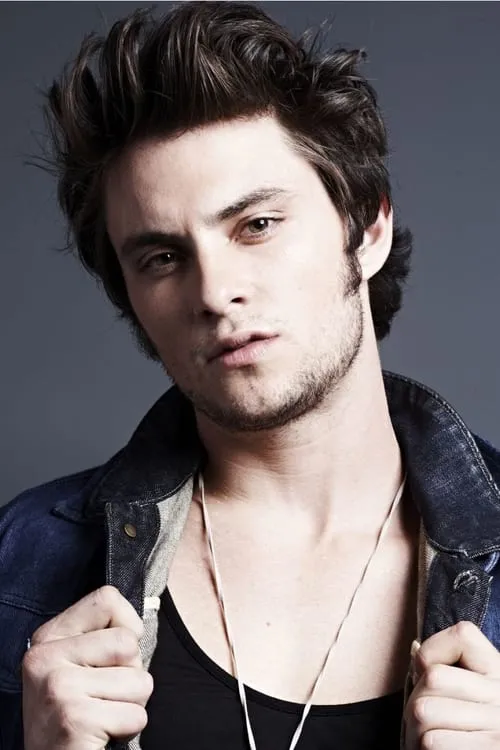 Shiloh Fernandez interpretando a David Allen