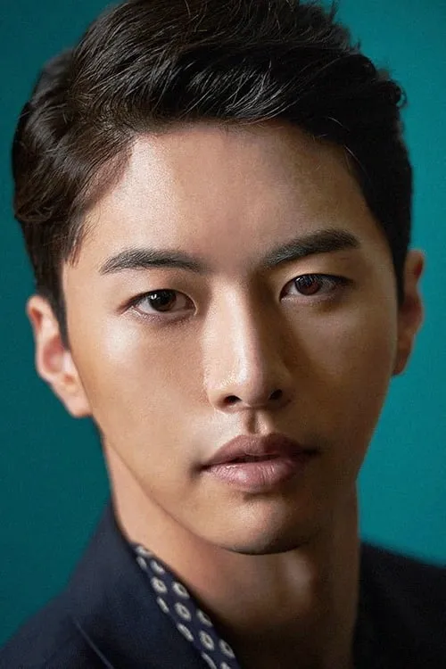 Actor Shin Soo-hang