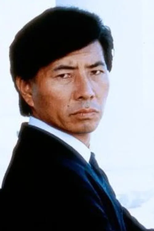 Sho Kosugi interpretando a Ken Tani