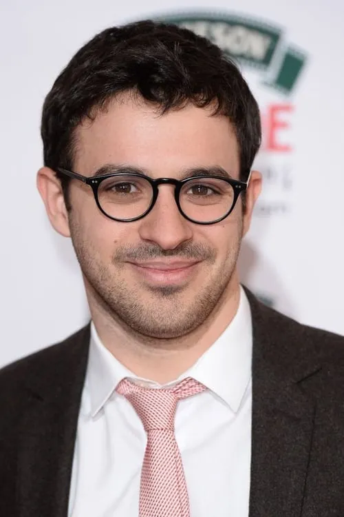 Simon Bird interpretando a Himself