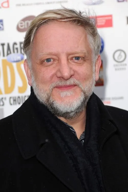 Simon Russell Beale interpretando a Joseph Stalin