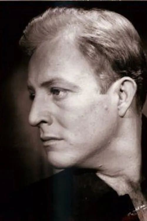 Actor Simon Scott