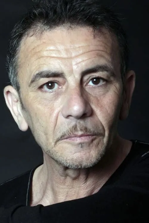 Actor Simon Sportich