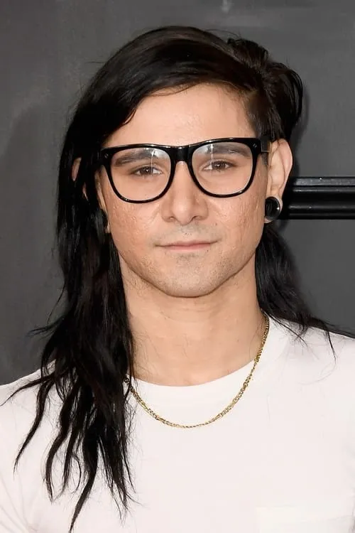 Skrillex interpretando a Skrillex