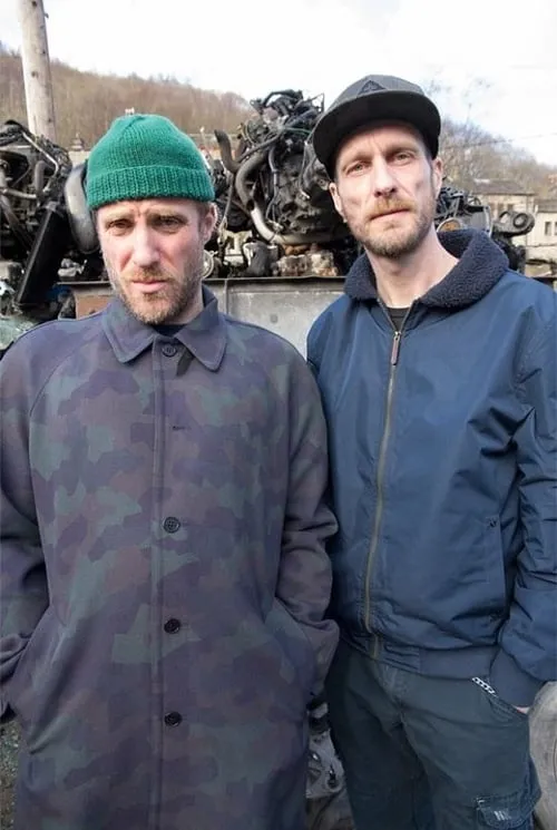 Sleaford Mods interpretando a Themselves