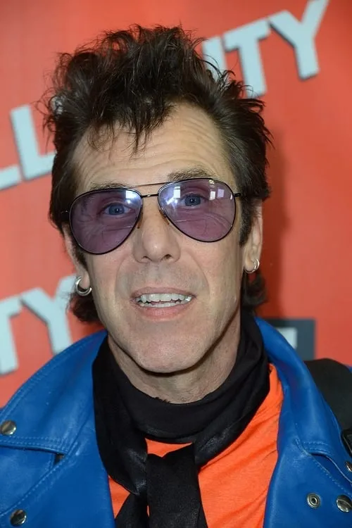 Slim Jim Phantom interpretando a Self