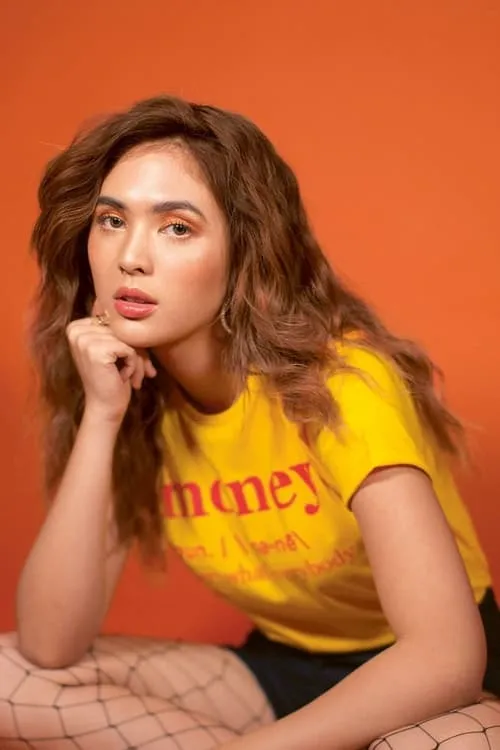 Sofia Andres interpretando a 