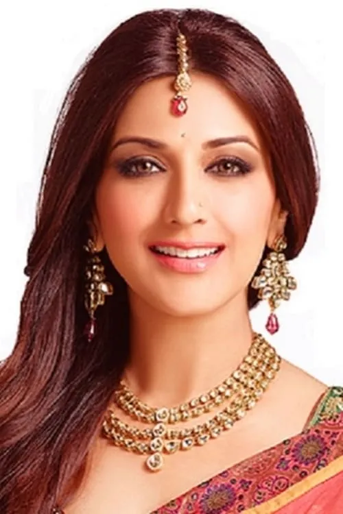 Sonali Bendre interpretando a Roja