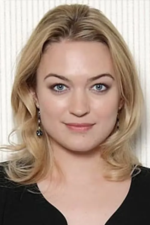 Sophia Myles interpretando a Lauren