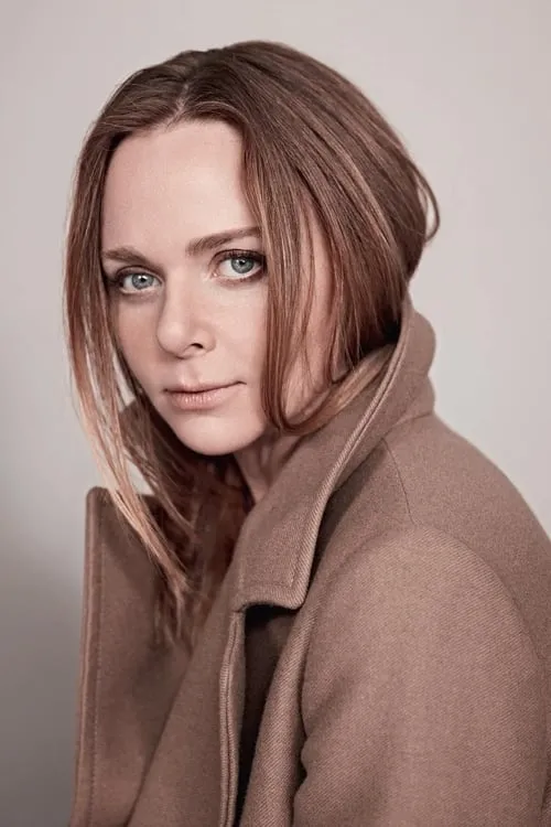 Stella McCartney interpretando a Herself