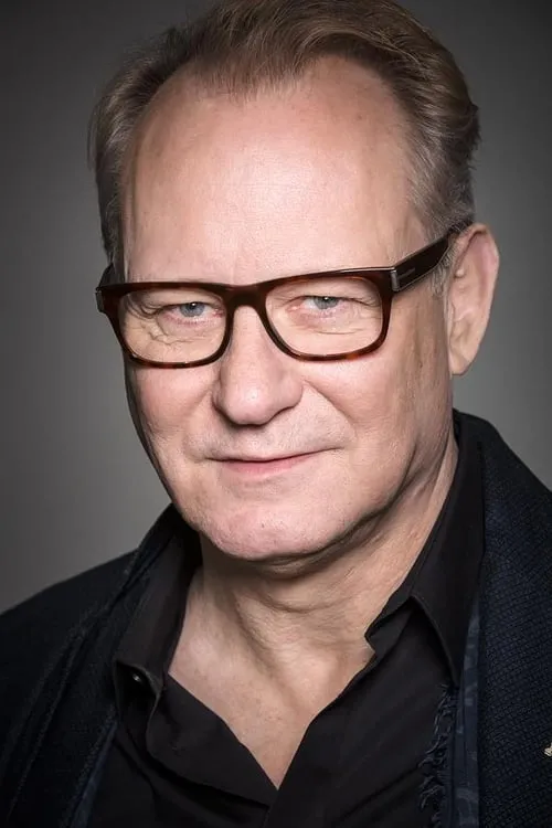 Stellan Skarsgård interpretando a 