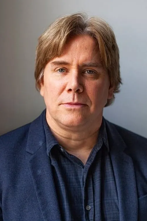 Stephen Chbosky interpretando a Finneas