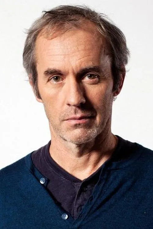 Stephen Dillane interpretando a George