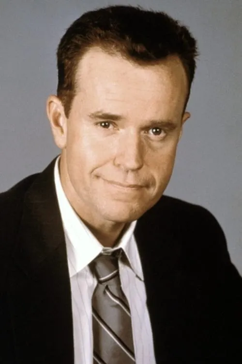 Steve Hytner interpretando a Marty Mark