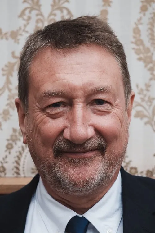 Foto de perfil del actor Steven Knight en el reparto