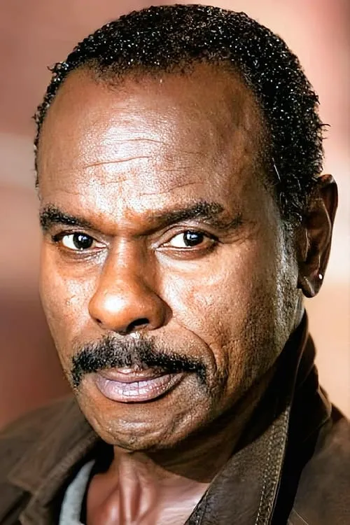 Steven Williams interpretando a Paul Rickman