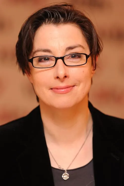 Sue Perkins interpretando a Narrator (voice)