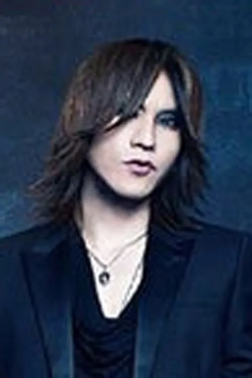 Sugizo interpretando a Self