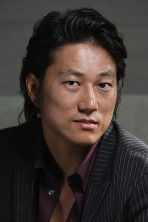 Sung Kang interpretando a Douchy Actor