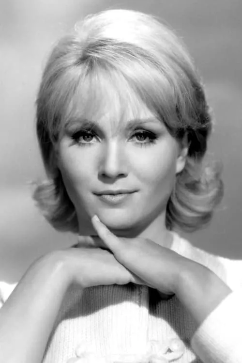 Susan Oliver interpretando a Susan Andrews