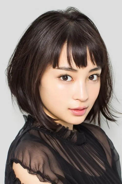 Suzu Hirose interpretando a Suzu Asano