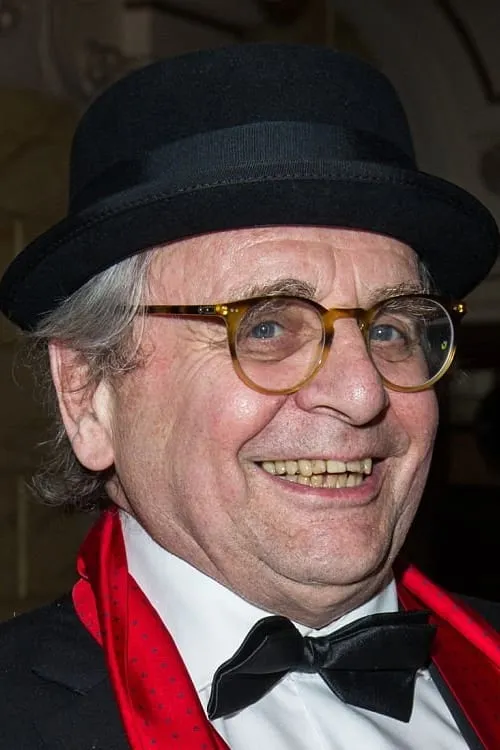 Sylvester McCoy interpretando a The Doctor