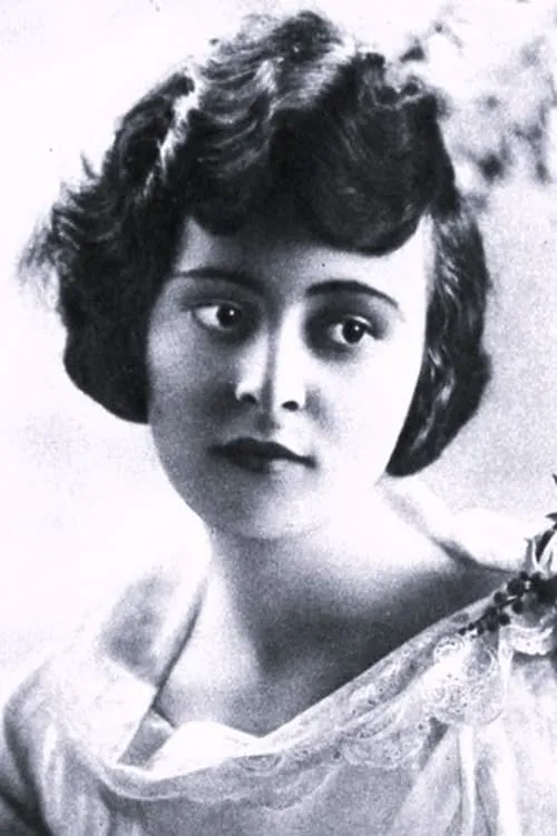 Actor Sylvia Breamer