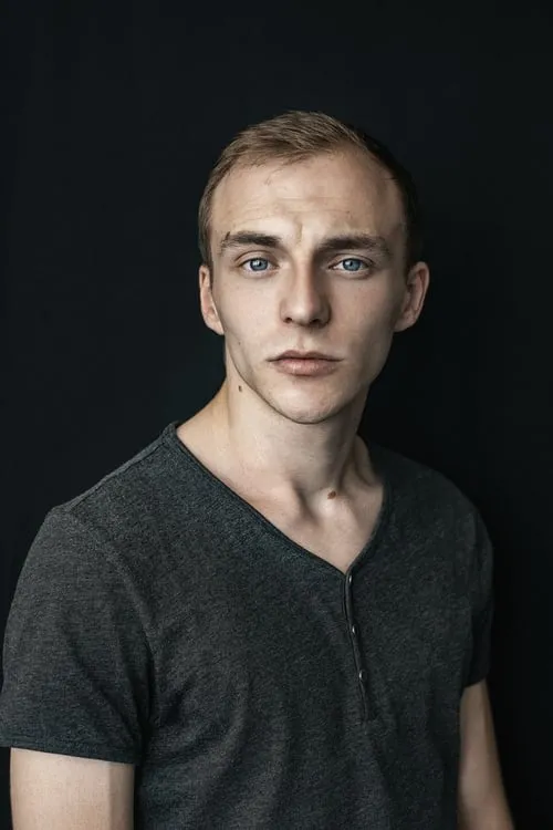 Foto de perfil del actor Szymon Wróblewski en el reparto