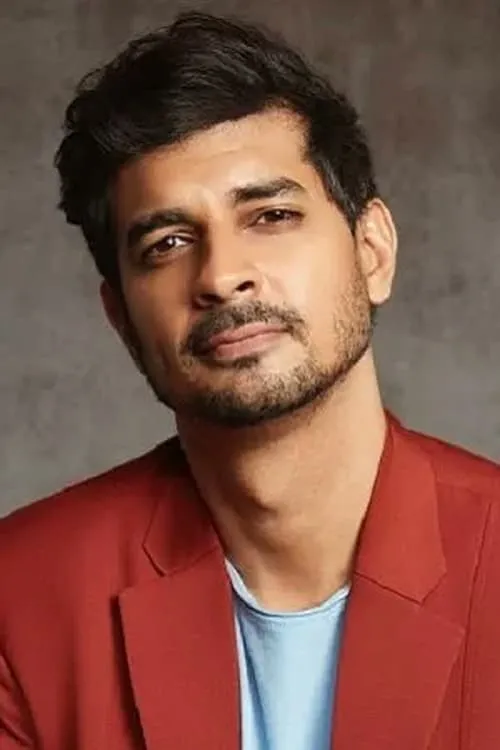 Tahir Raj Bhasin en el reparto