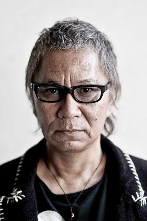 Takashi Miike interpretando a Himself