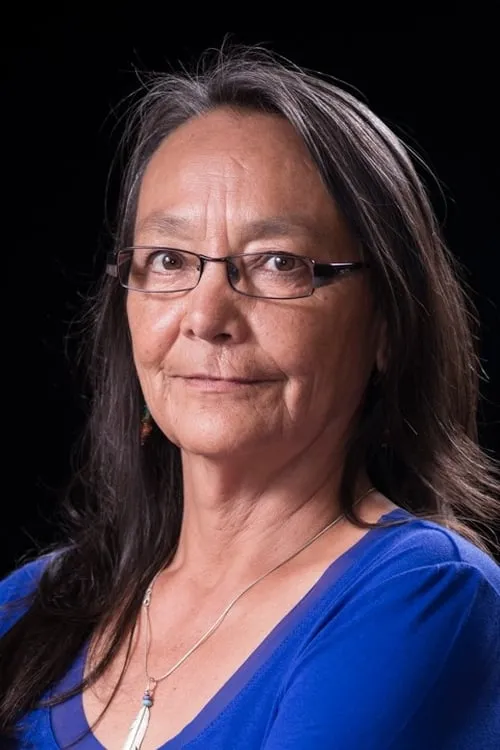 Tantoo Cardinal interpretando a Caroline (as Tantoo Martin)