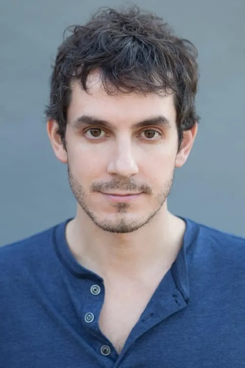 Tate Ellington interpretando a Hal