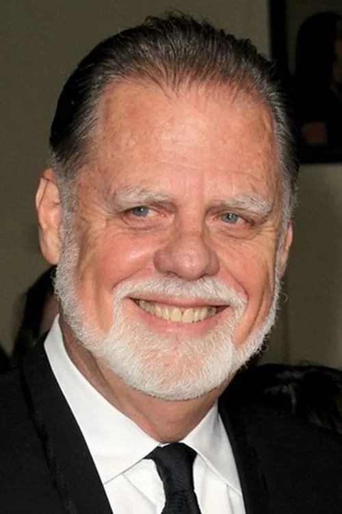 Taylor Hackford interpretando a Self