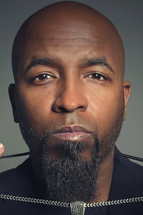 Tech N9ne interpretando a Himself