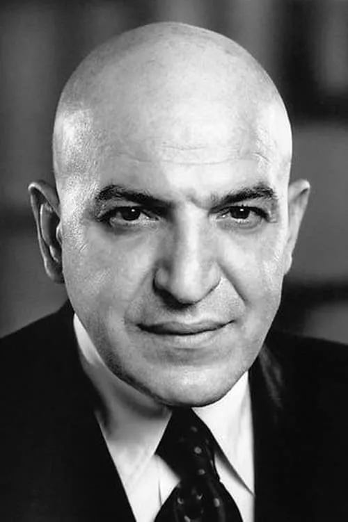 Telly Savalas interpretando a Host