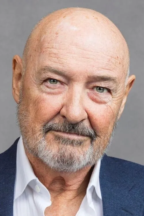 Terry O'Quinn interpretando a Claude Harbrough