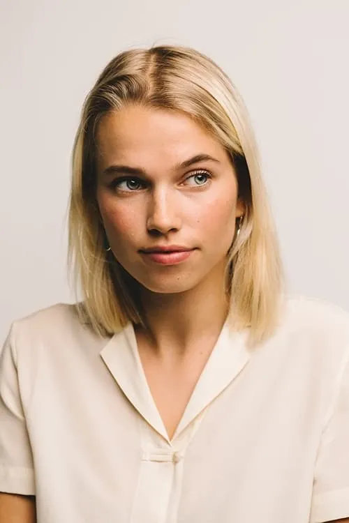 Thea Sofie Loch Næss en el reparto