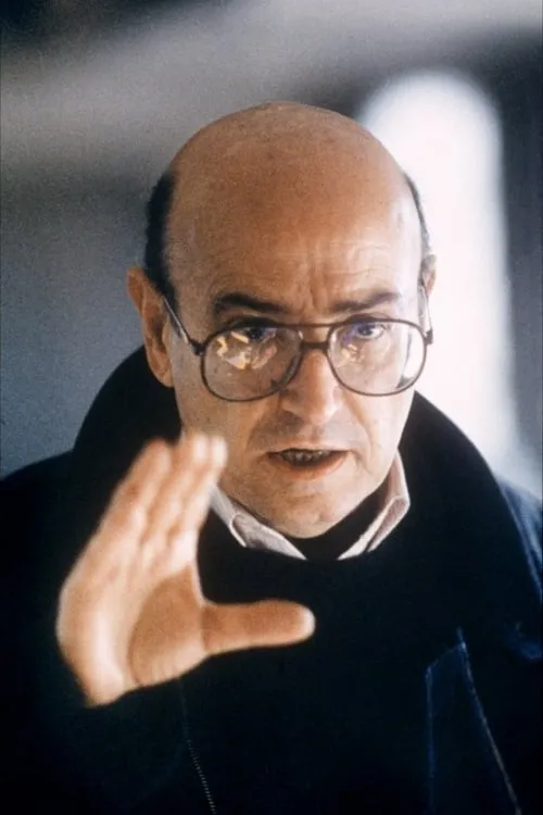 Theo Angelopoulos interpretando a 